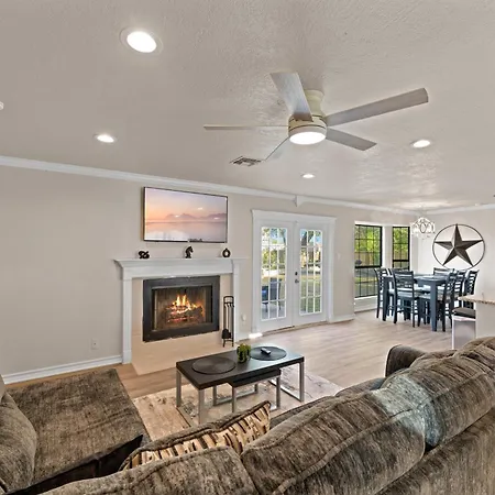4 Bedroom Family Oasis - 5 Mins To Seaworld - River Walk - Sleeps 12 - 2 King Suites San Antonio Exterior photo