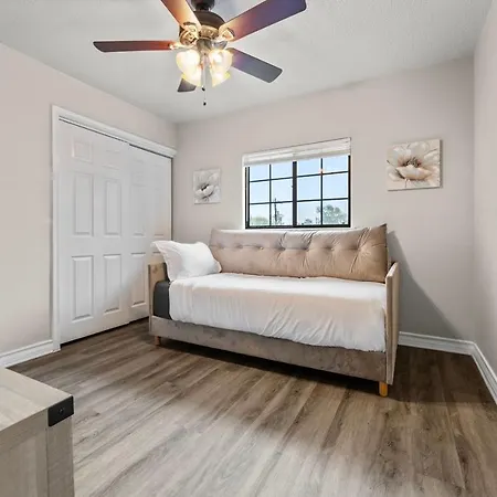 4 Bedroom Family Oasis - 5 Mins To Seaworld - River Walk - Sleeps 12 - 2 King Suites San Antonio Exterior photo