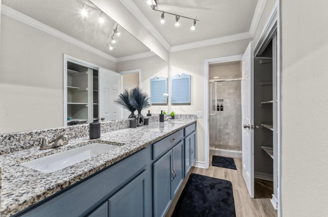 4 Bedroom Family Oasis - 5 Mins To Seaworld - River Walk - Sleeps 12 - 2 King * San Antonio