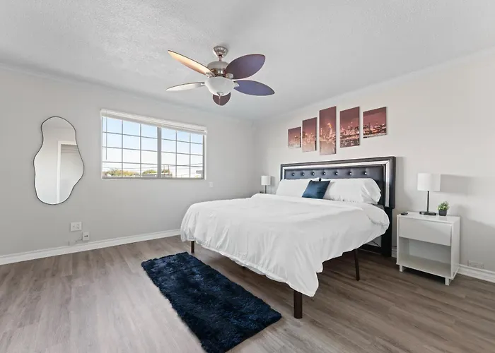 4 Bedroom Family Oasis - 5 Mins To Seaworld - River Walk - Sleeps 12 - 2 King Suites