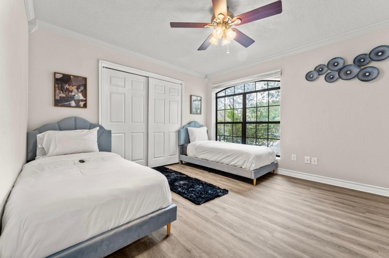 Casa de Férias 4 Bedroom Family Oasis - 5 Mins To Seaworld - River Walk - Sleeps 12 - 2 King