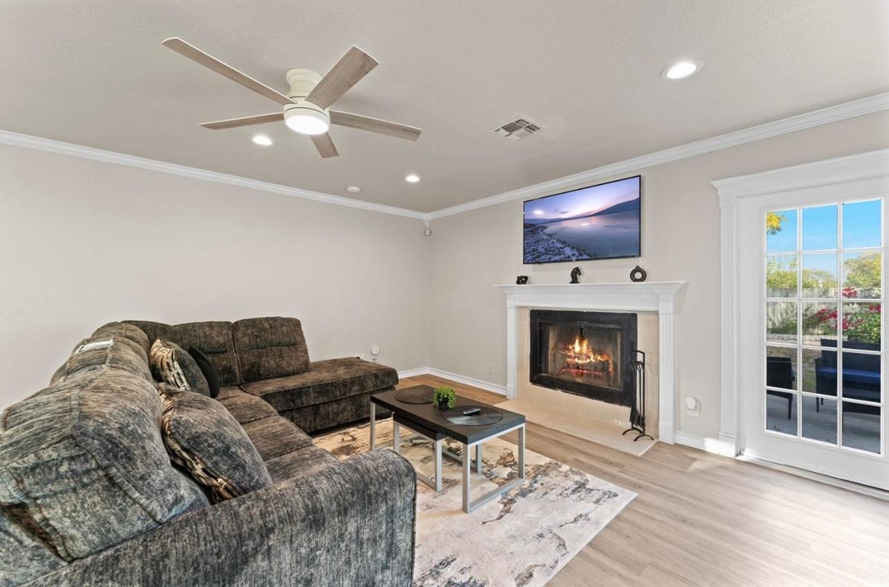 4 Bedroom Family Oasis - 5 Mins To Seaworld - River Walk - Sleeps 12 - 2 King Casa de Férias *