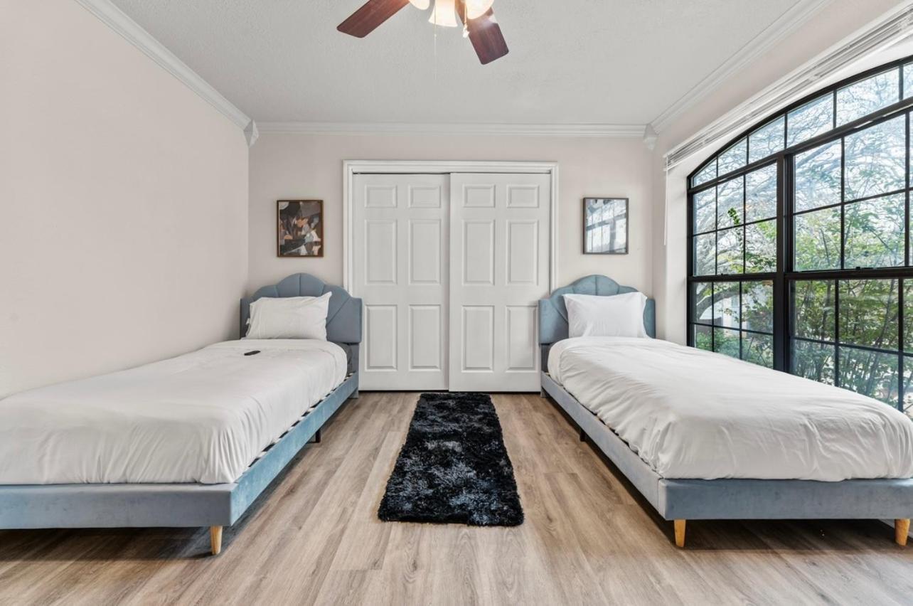 4 Bedroom Family Oasis - 5 Mins To Seaworld - River Walk - Sleeps 12 - 2 King Casa de Férias