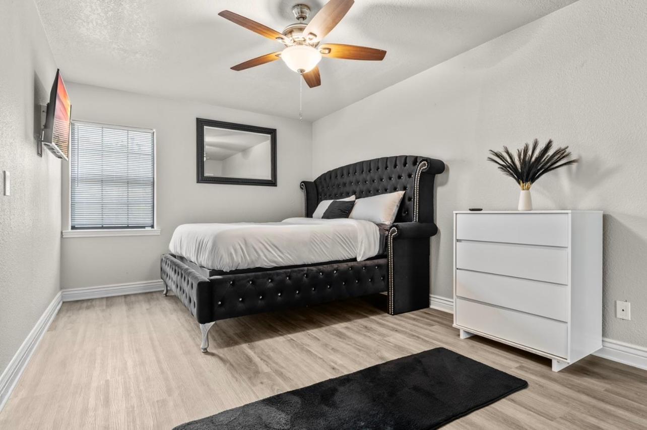 Casa de Férias 4 Bedroom Family Oasis - 5 Mins To Seaworld - River Walk - Sleeps 12 - 2 King *