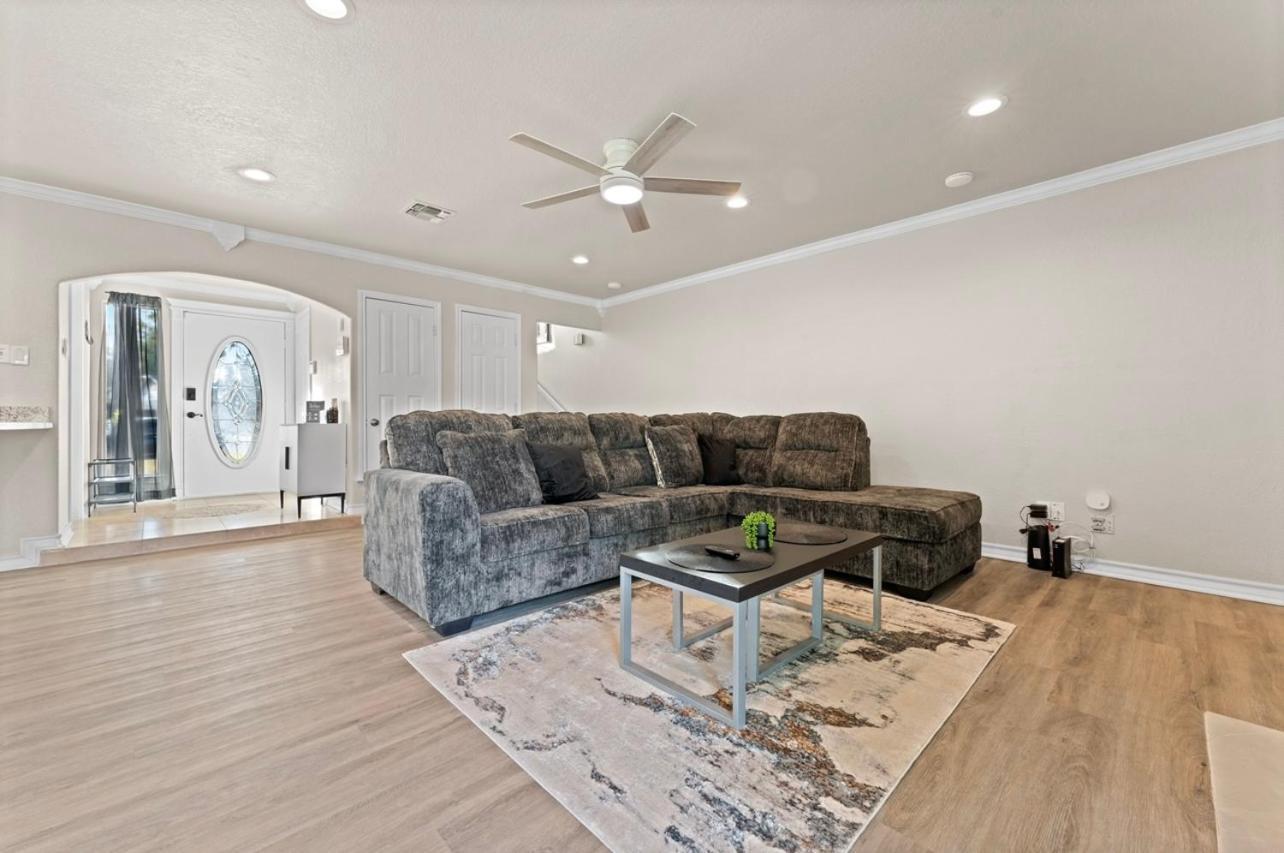 Casa de Férias 4 Bedroom Family Oasis - 5 Mins To Seaworld - River Walk - Sleeps 12 - 2 King